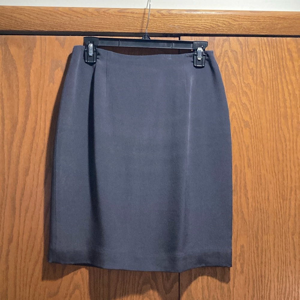 Jones New York Charcoal black silk skirt. Size 8.